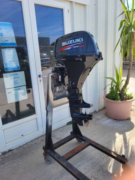 A vendre Moteur Suzuki 20 CV 4 Temps Injection Arbre Court près du Pradet