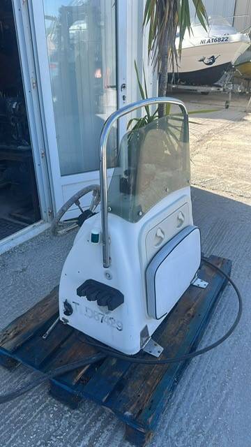 Console basse pour bateau