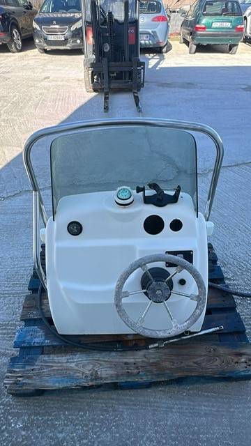 Console basse pour bateau