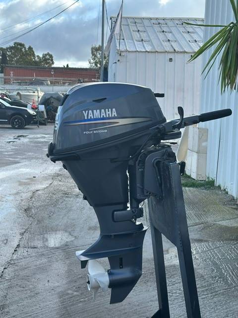 moteur yamaha 15cv 4 temps arbre court barre franche
