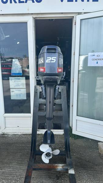 Moteur Yamaha Enduro 25 CV 2 temps, arbre long, barre franche, bicylindre, démarrage manuel