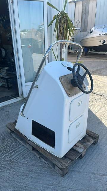 Console haute pour bateau