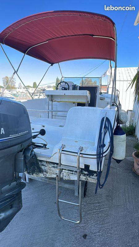 DINGHY-OU-RUNABOUT 5.6M – Polyvalence Open & Cabine à Prix Opportunité