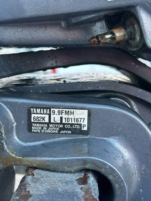 moteur hors-bord YAMAHA 9.9cv 2 temps barre franche, arbre long