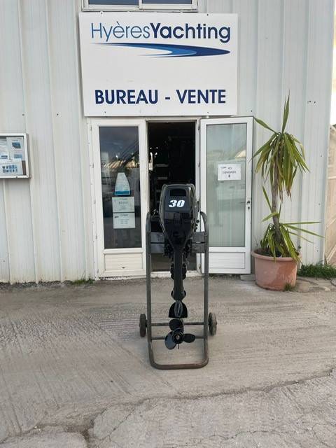 MOTEUR hors-bord 30 cv suzuki 2 temps arbre long barre franche 2018