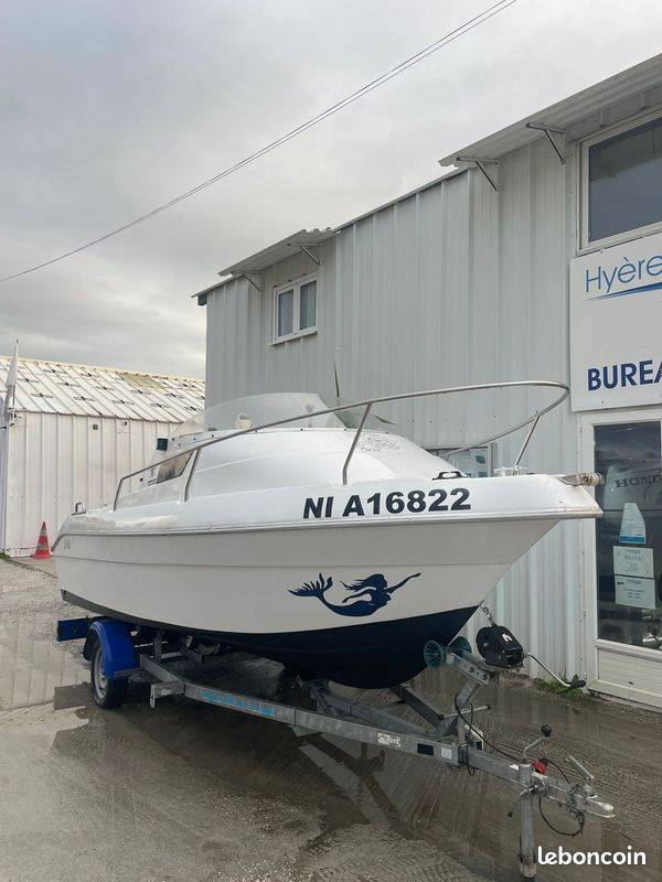 bateau LOU – Neptune 4,96 m : Polyvalence, Sécurité et Plaisir de Navigation