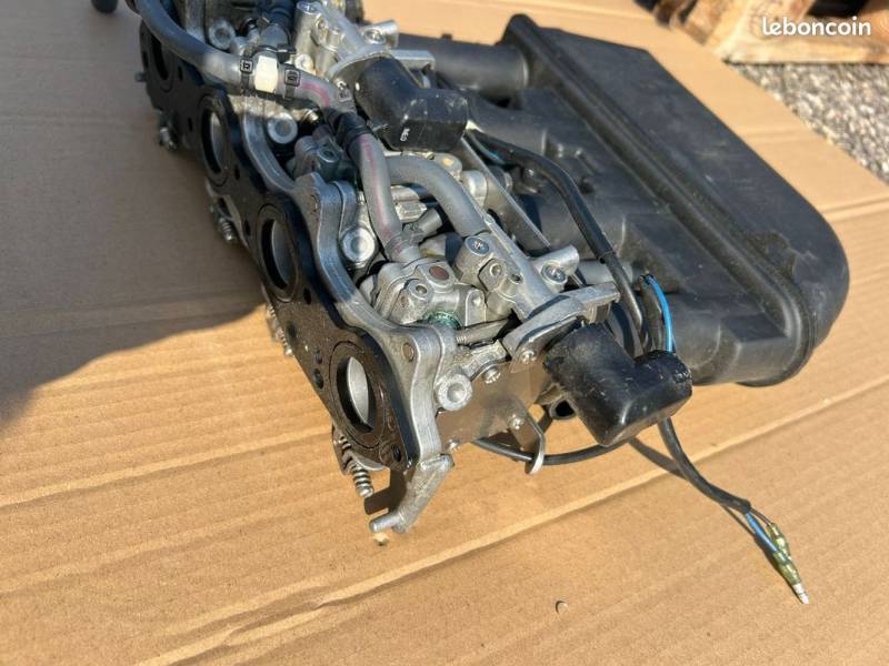 Rampe Carburateur Yamaha F50–F60 – Performance et Compatibilité Optimales