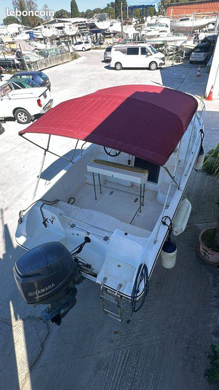 DINGHY-OU-RUNABOUT 5.6M – Polyvalence Open & Cabine à Prix Opportunité