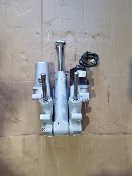 Trim Suzuki DF300 année 2018 4 temps