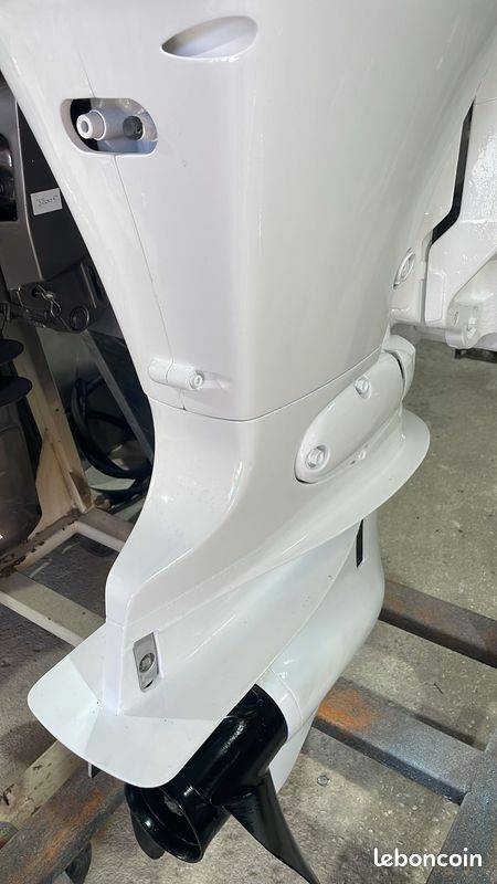 Moteur hors-bord 90 CV 4T injection arbre long – Fiabilité type Suzuki – Prêt à tester