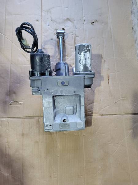 Trim Suzuki DF300 année 2018 4 temps