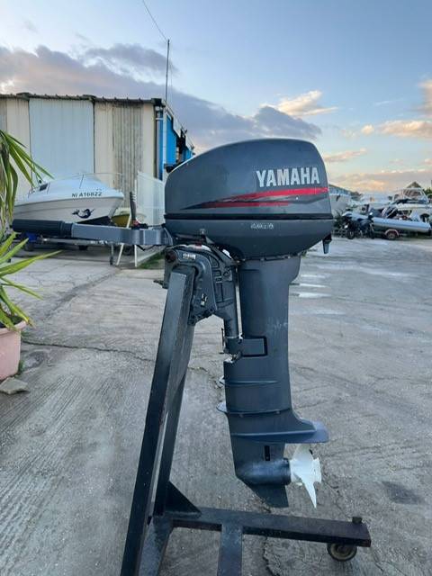 moteur hors-bord YAMAHA 9.9cv 2 temps barre franche, arbre long