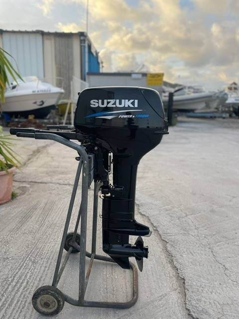 MOTEUR hors-bord 30 cv suzuki 2 temps arbre long barre franche 2018