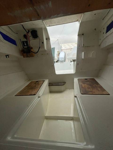 bateau LOU – Neptune 4,96 m : Polyvalence, Sécurité et Plaisir de Navigation