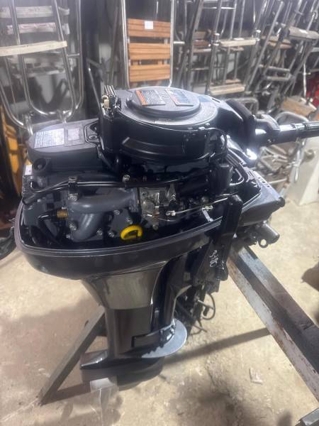 moteur hors-bord 15 cv yamaha 4 temps arbre long barre franche proche du port de hyeres
