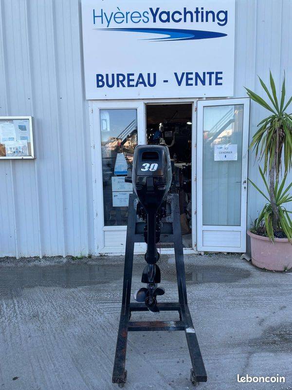 moteur hors-bord Suzuki barre franche