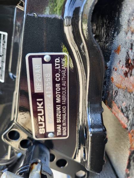 A vendre Moteur Suzuki 20 CV 4 Temps Injection Arbre Court près du Pradet