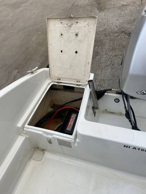 bateau LOU – Neptune 4,96 m : Polyvalence, Sécurité et Plaisir de Navigation