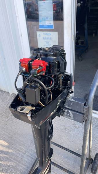 Moteur bateau hors-bord Mercury 9.8CV al a La Crau
