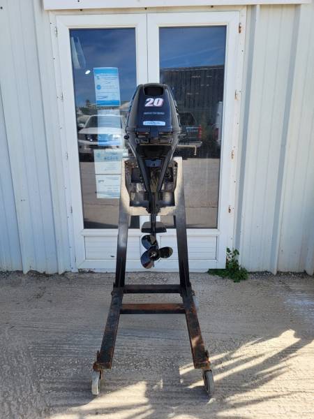 A vendre Moteur Suzuki 20 CV 4 Temps Injection Arbre Court près du Pradet