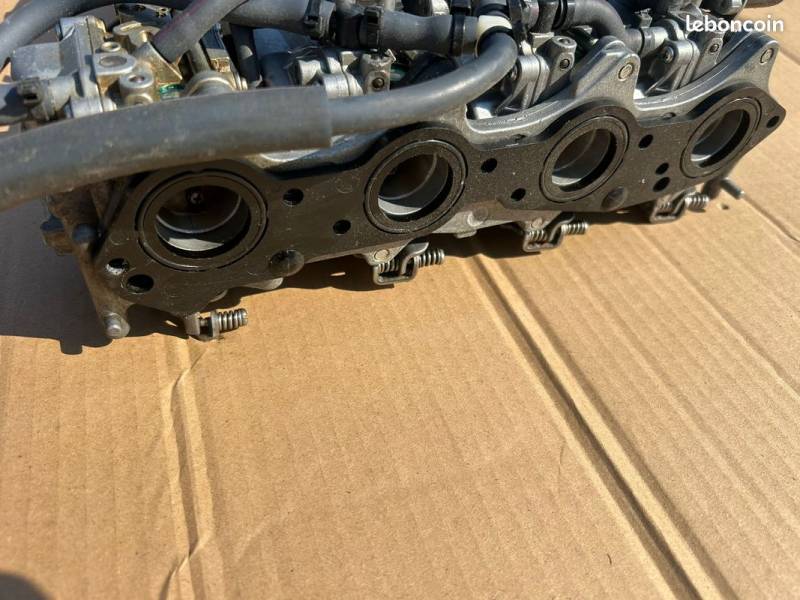 Rampe Carburateur Yamaha F50–F60 – Performance et Compatibilité Optimales