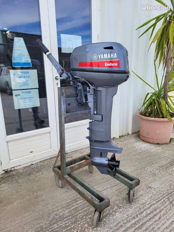 Moteur hors-bord 15 cv yamaha enduro 2t arbre long barre franche