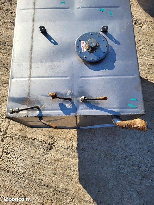 Réservoir Inox 230 L – Forme Adaptée et Capacité Optimale pour Votre Bateau