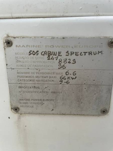 bateau LOU – Neptune 4,96 m : Polyvalence, Sécurité et Plaisir de Navigation