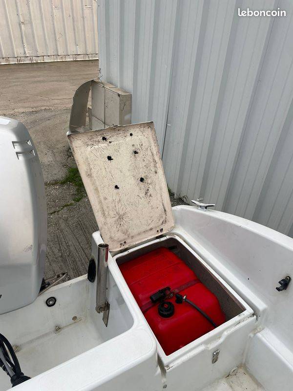 bateau LOU – Neptune 4,96 m : Polyvalence, Sécurité et Plaisir de Navigation