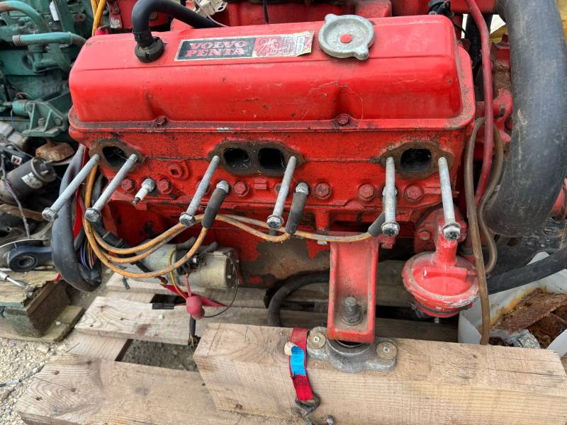 vente MOTEUR VOLVO PENTA V8 255B proche de HYERES