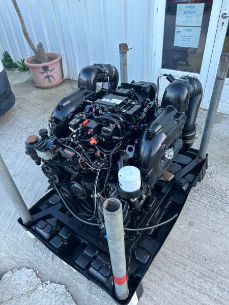 A vendre moteur in-bord Mercruiser Strendrives 300cv 6.2L MPI proche de Toulon