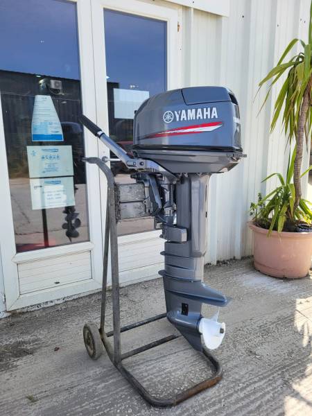 A VENDRE MOTEUR 25 CV YAMAHA ENDURO 2 TEMPS ARBRE LONG BARRE FRANCHE PROCHE DE HYERES