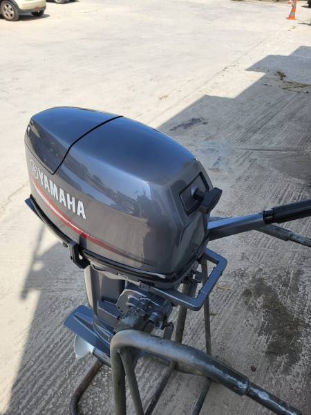 A VENDRE MOTEUR 25 CV YAMAHA ENDURO 2 TEMPS ARBRE LONG BARRE FRANCHE PROCHE DE HYERES
