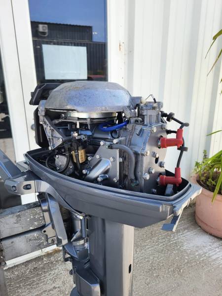 A VENDRE MOTEUR 25 CV YAMAHA ENDURO 2 TEMPS ARBRE LONG BARRE FRANCHE PROCHE DE HYERES