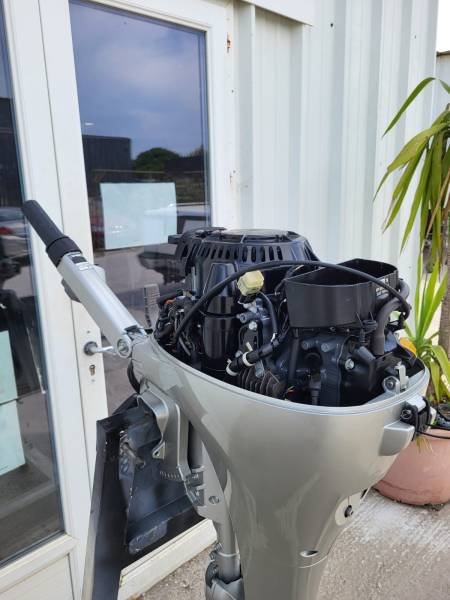 VENTE MOTEUR 8CV HONDA 4 TEMPS ARBRE LONG DOUBLE DEMARRAGE AUX ALENTOURS DE LA LONDE