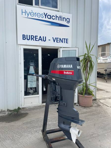 A vendre moteur hors bord 60cv Yamaha Enduro 2 temps arbre XL proche de Hyeres