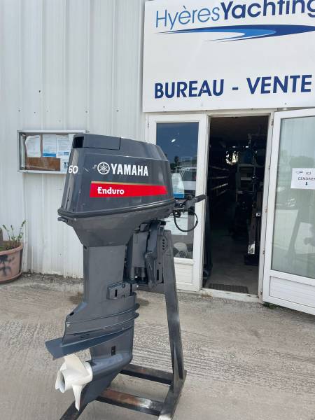A vendre moteur hors bord 60cv Yamaha Enduro 2 temps arbre XL proche de Hyeres