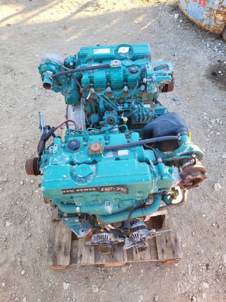 A vendre 2 moteurs inbord Volvo D275 aux alentours de Toulon