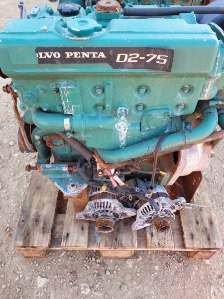 A vendre 2 moteurs inbord Volvo D275 aux alentours de Toulon