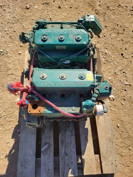 moteur volvo penta 2000 année 2003 27cv 4 cylindres