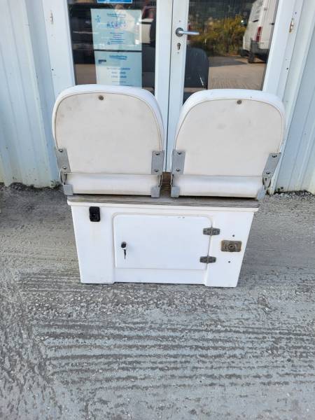 Sièges doubles pour bateau avec coffre de rangement