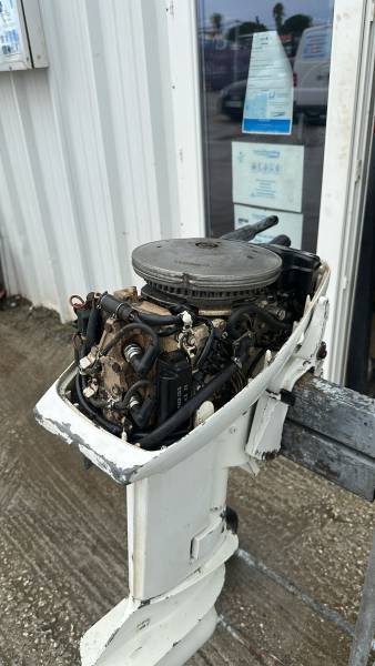 Moteur 9.9cv Johnson 2 temps arbre court barre franche