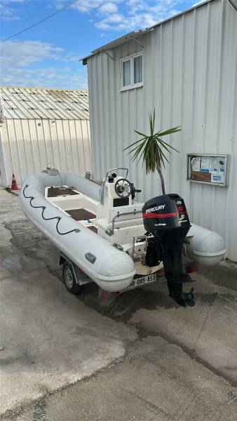 BATEAU SEMI RIGIDE BOMBARD 2007