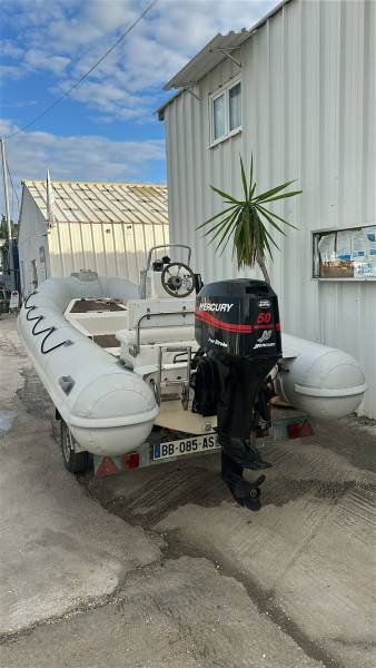 BATEAU SEMI RIGIDE BOMBARD 2007