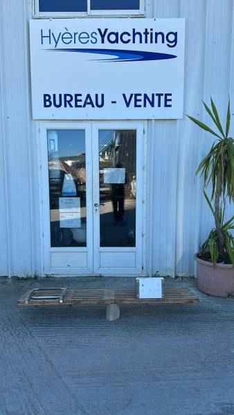 Plage arrière avec échelle et chaise moteur