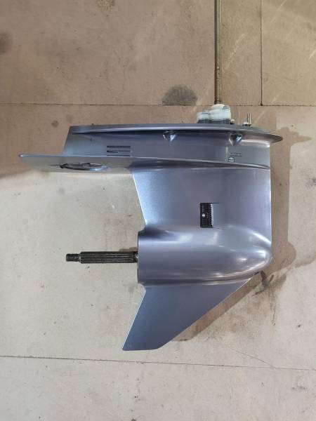 a vendre embase pour moteur hors bord 60/70cv Yamaha récent 4 temps injection arbre long proche de la seyne sur mer