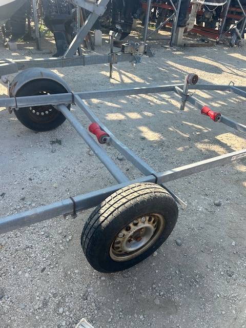 A VENDRE CHARIO DE MISE A L'EAU AUX ALENTOURS DE