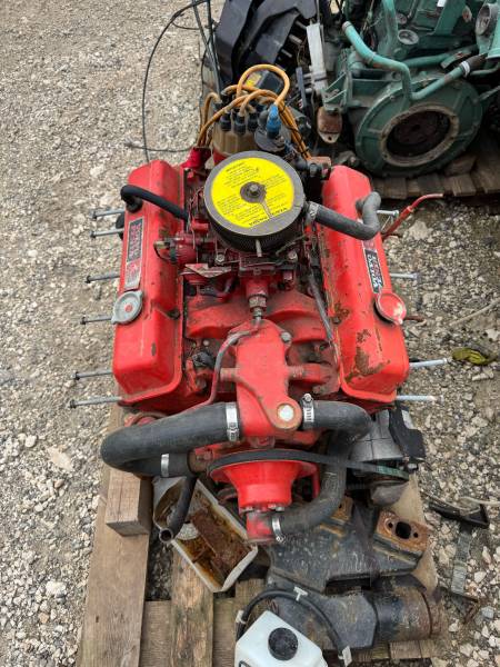 vente MOTEUR VOLVO PENTA V8 255B proche de HYERES