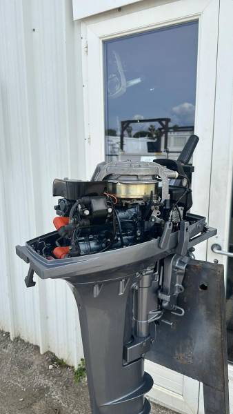 Moteur 9.9 Yamaha 2 temps arbre long barre franche