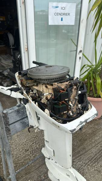 Moteur 9.9cv Johnson 2 temps arbre court barre franche